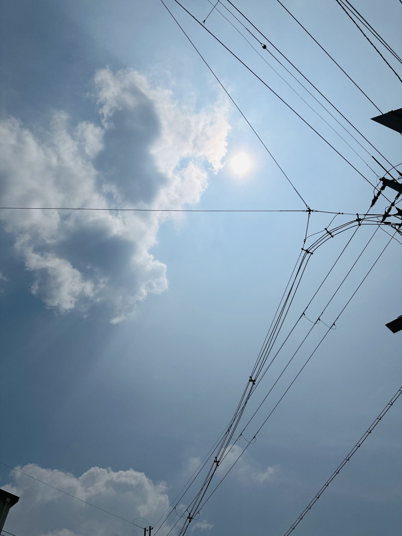 空、まぶしすぎた