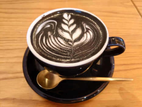 黒いカフェラテ