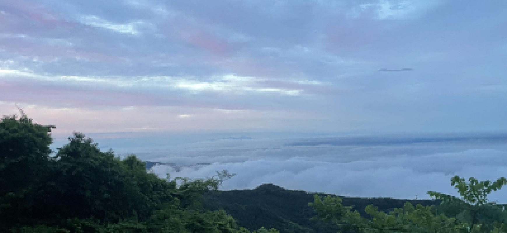 雲と雲の間??