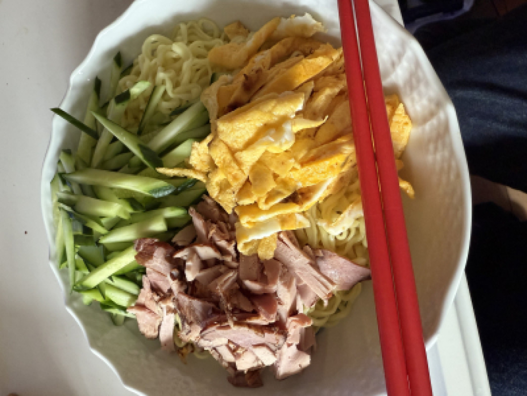 お昼は冷やし中華！
