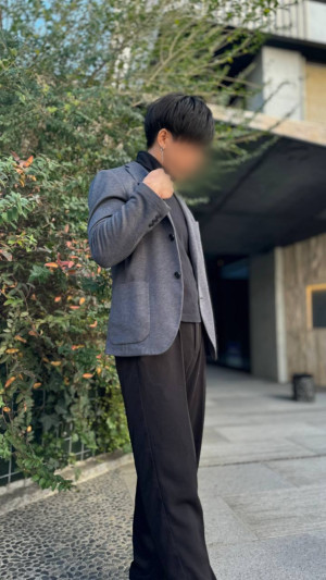 ニコッと